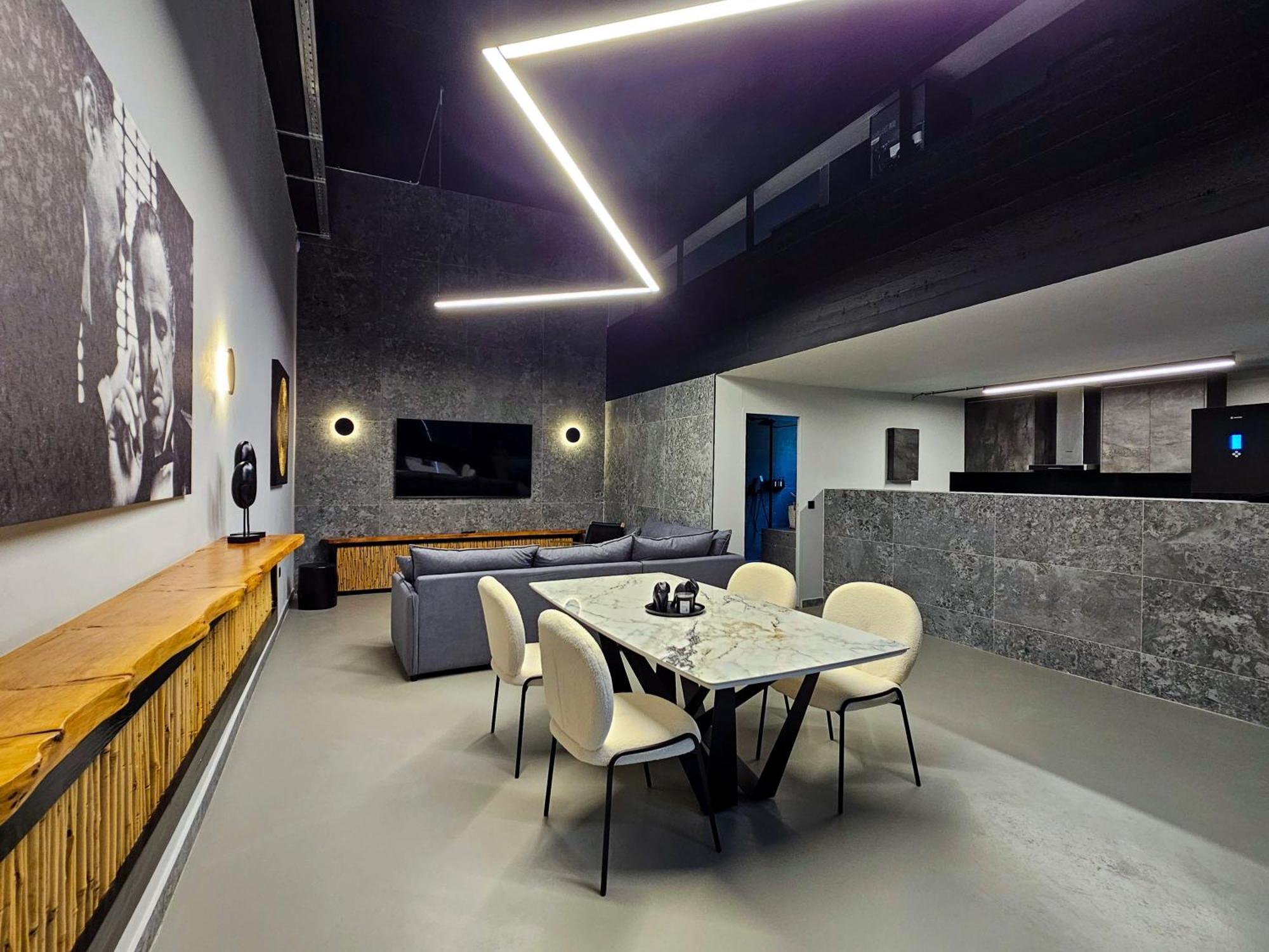 Industrial Loft Apartment ตริกาลา ภายนอก รูปภาพ